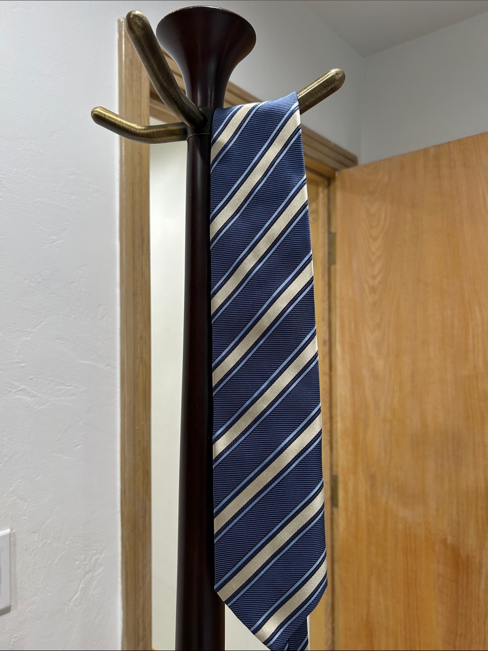 PAL ZILERI- tie  from a top name in men’s fashion